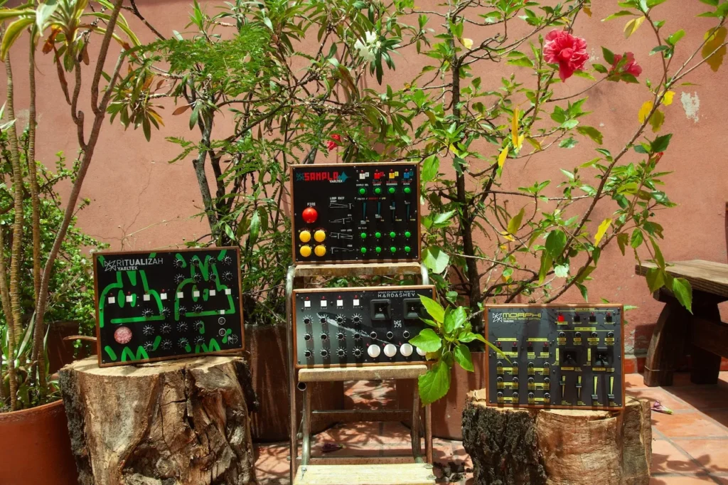 2-STORY-400_V1 Controllers